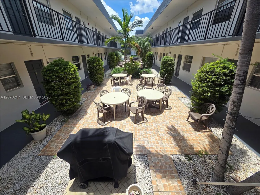 415 NE 2nd St #105 Hallandale Beach, FL 33009