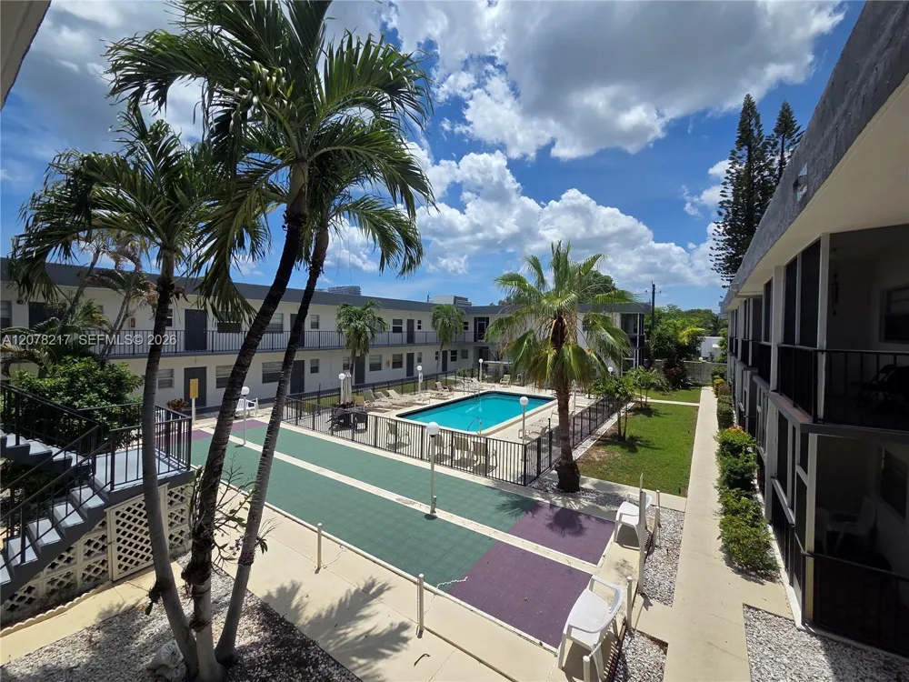 415 NE 2nd St #105 Hallandale Beach, FL 33009