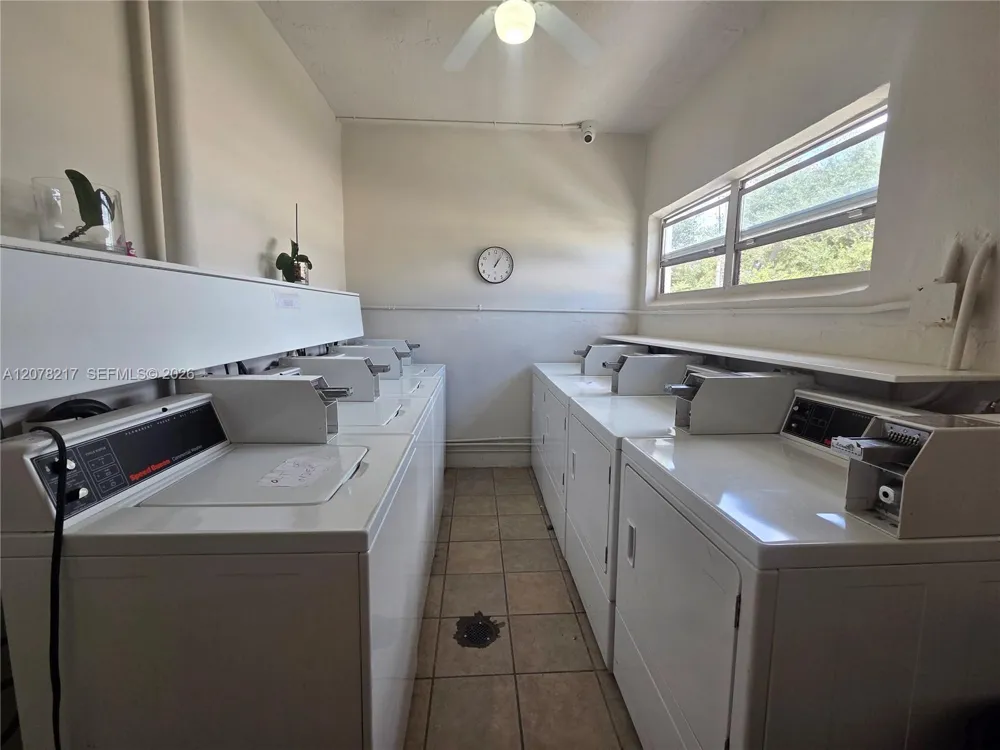 415 NE 2nd St #105 Hallandale Beach, FL 33009