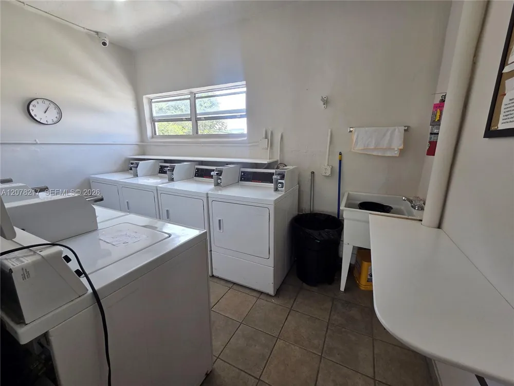 415 NE 2nd St #105 Hallandale Beach, FL 33009