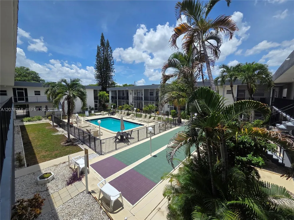 415 NE 2nd St #105 Hallandale Beach, FL 33009