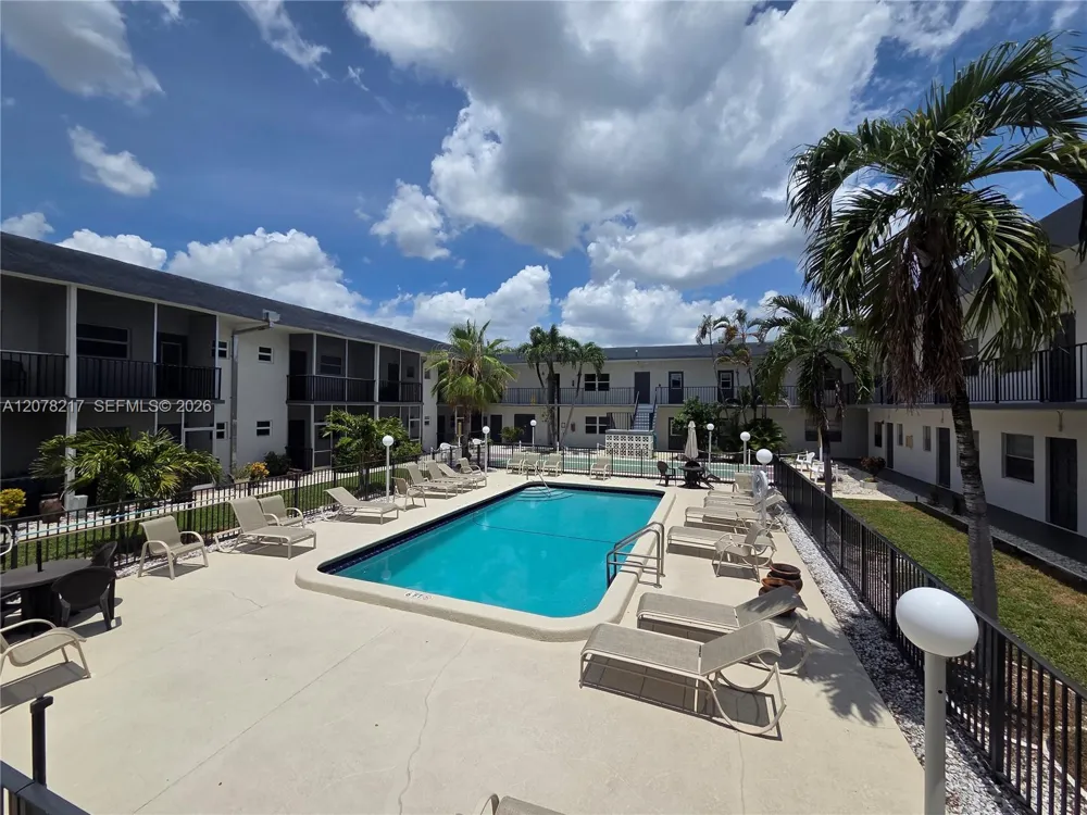 415 NE 2nd St #105 Hallandale Beach, FL 33009