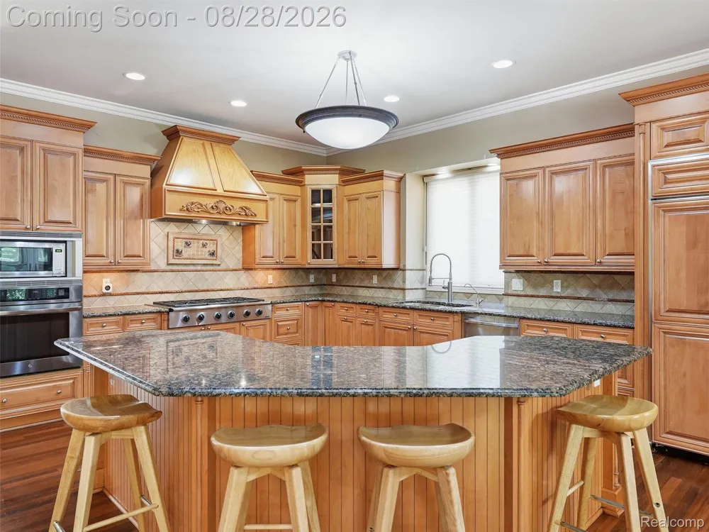 6933 Kirkbridge Hill West Bloomfield Charter Township, MI 48322
