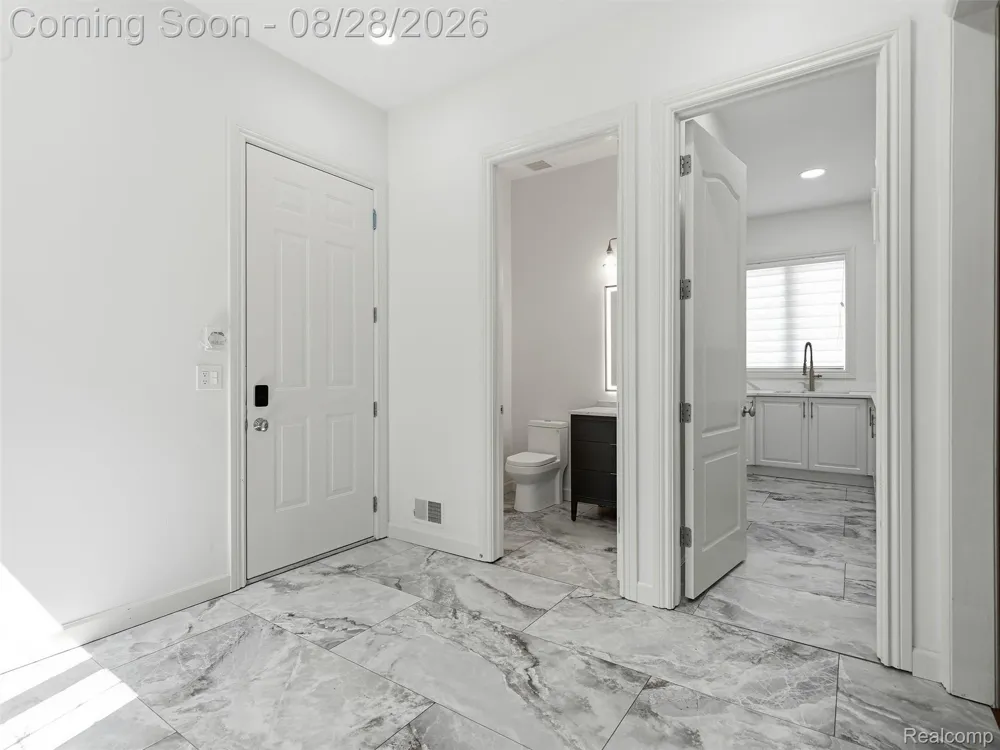 6933 Kirkbridge Hill West Bloomfield Charter Township, MI 48322