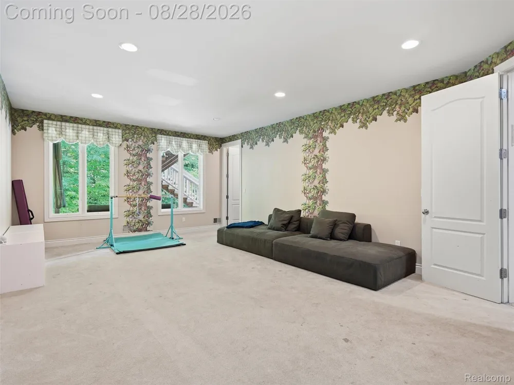 6933 Kirkbridge Hill West Bloomfield Charter Township, MI 48322