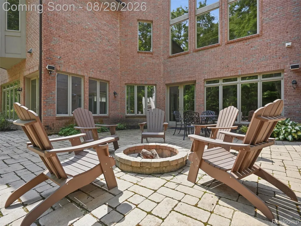6933 Kirkbridge Hill West Bloomfield Charter Township, MI 48322