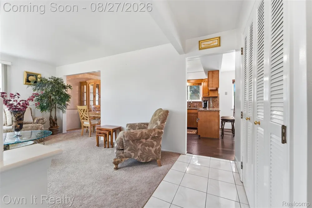 27025 Havelock Drive Dearborn Heights City, MI 48127