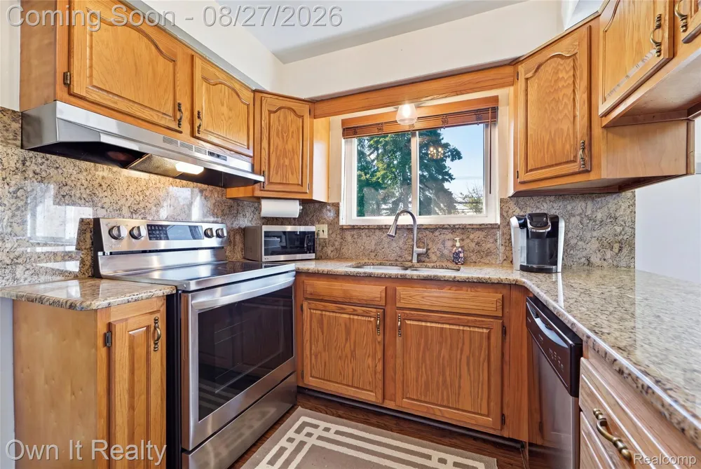 27025 Havelock Drive Dearborn Heights City, MI 48127