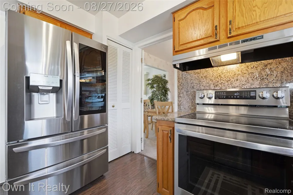 27025 Havelock Drive Dearborn Heights City, MI 48127