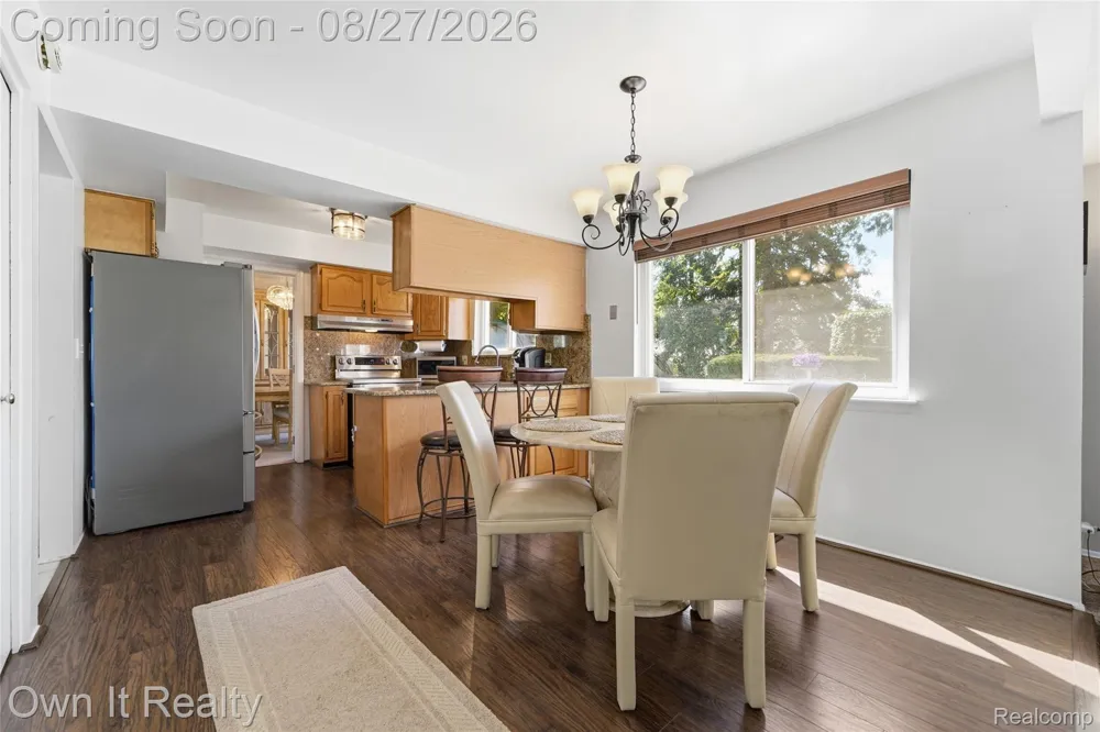27025 Havelock Drive Dearborn Heights City, MI 48127