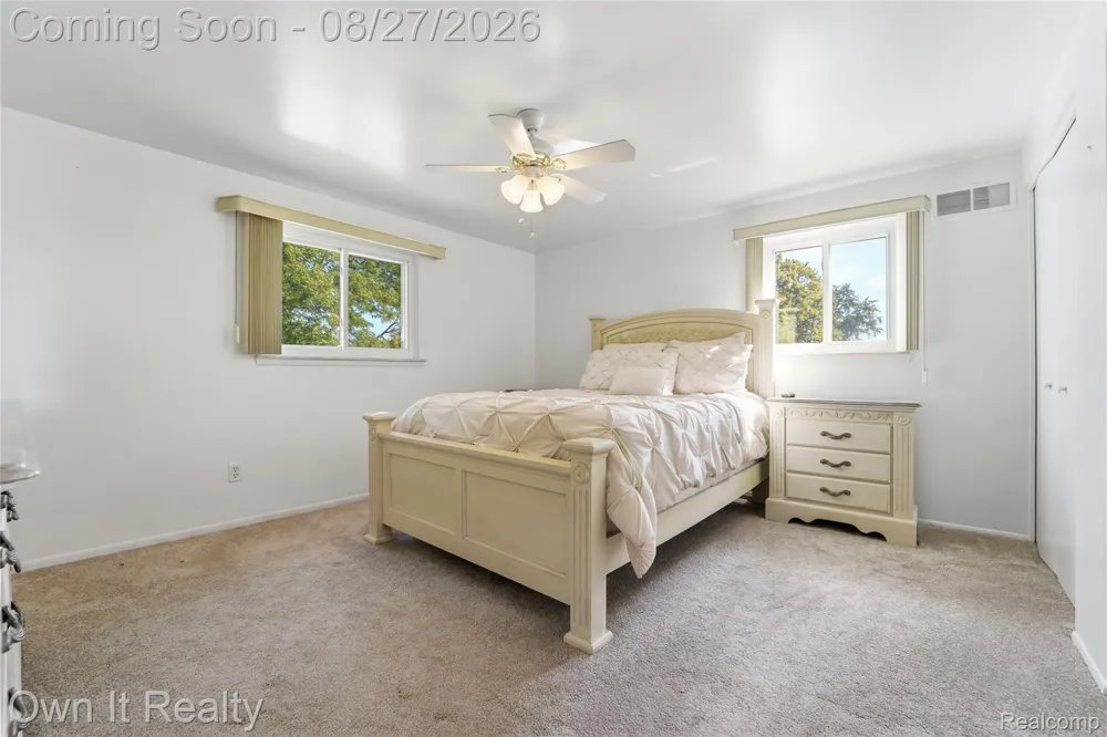 27025 Havelock Drive Dearborn Heights City, MI 48127