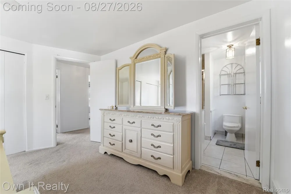 27025 Havelock Drive Dearborn Heights City, MI 48127