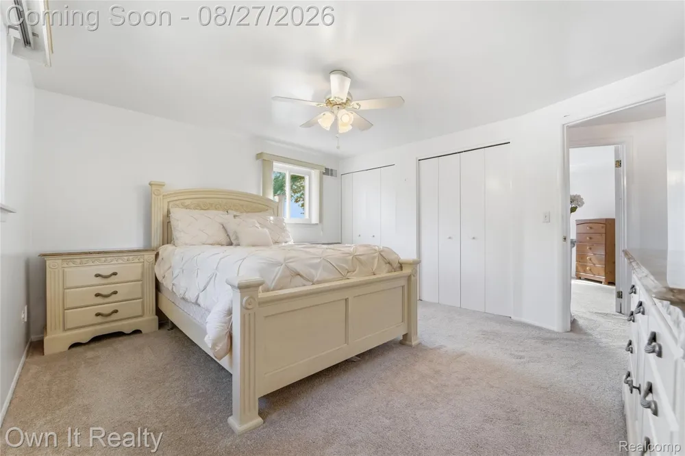 27025 Havelock Drive Dearborn Heights City, MI 48127