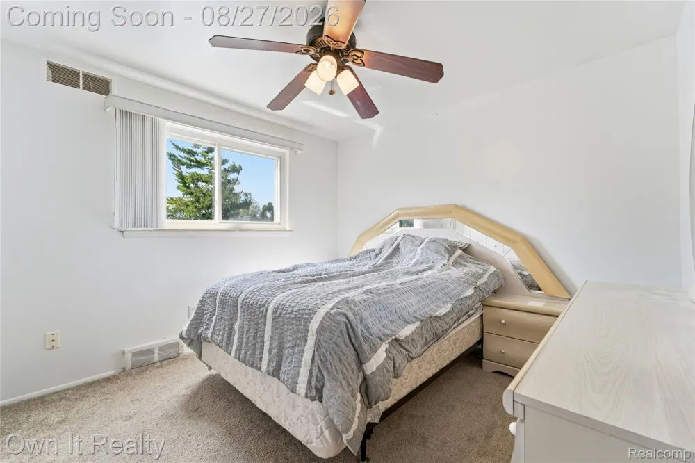27025 Havelock Drive Dearborn Heights City, MI 48127