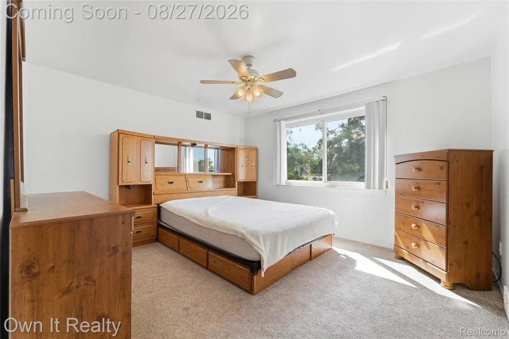 27025 Havelock Drive Dearborn Heights City, MI 48127