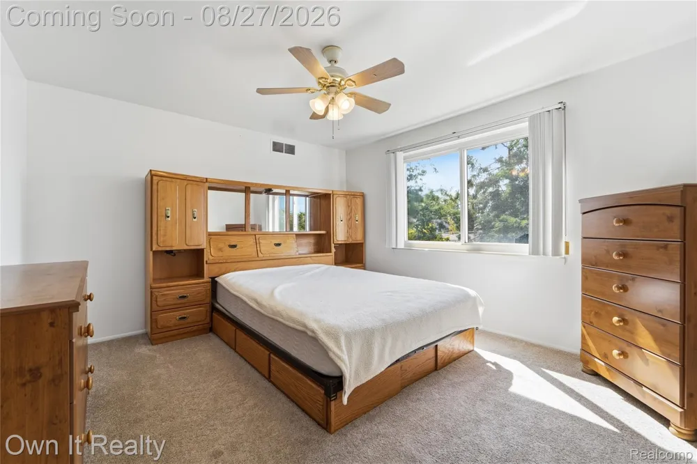 27025 Havelock Drive Dearborn Heights City, MI 48127