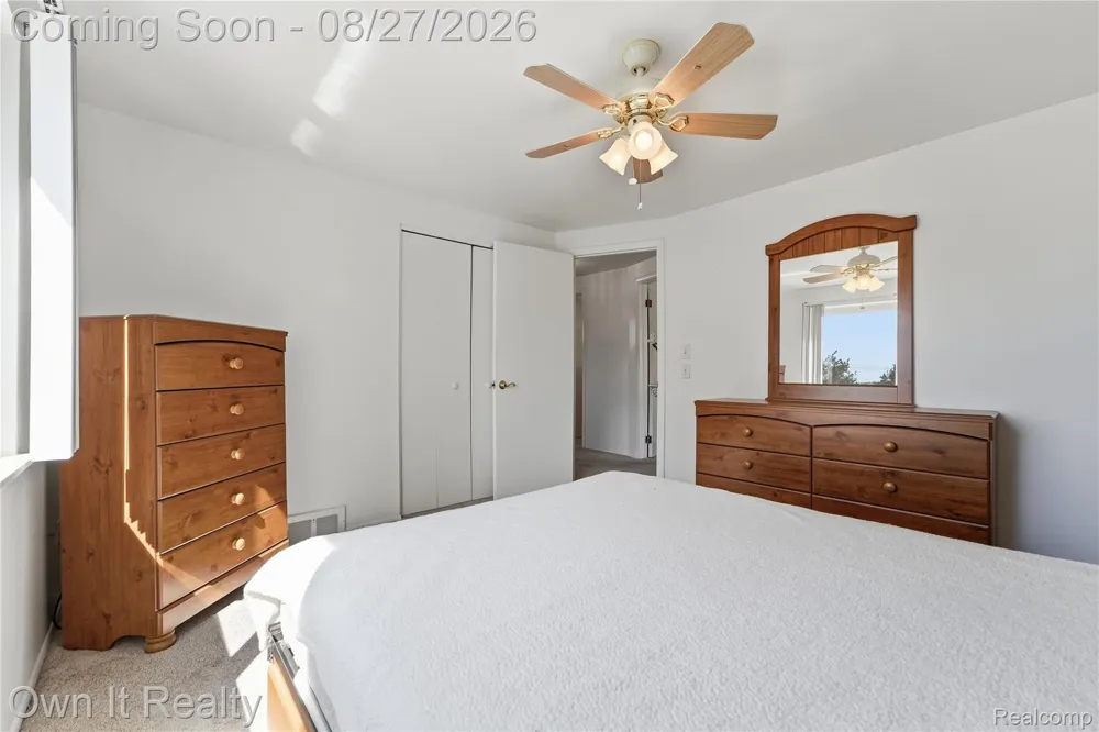 27025 Havelock Drive Dearborn Heights City, MI 48127