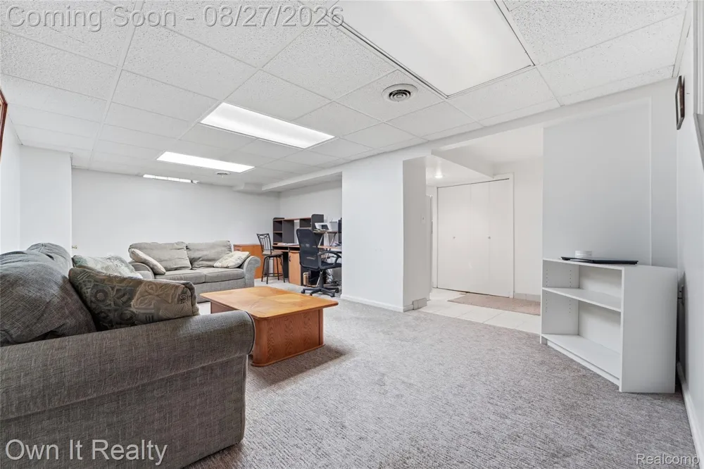 27025 Havelock Drive Dearborn Heights City, MI 48127
