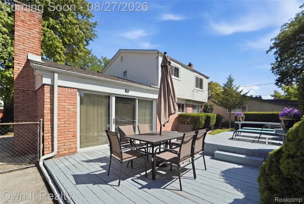 27025 Havelock Drive Dearborn Heights City, MI 48127