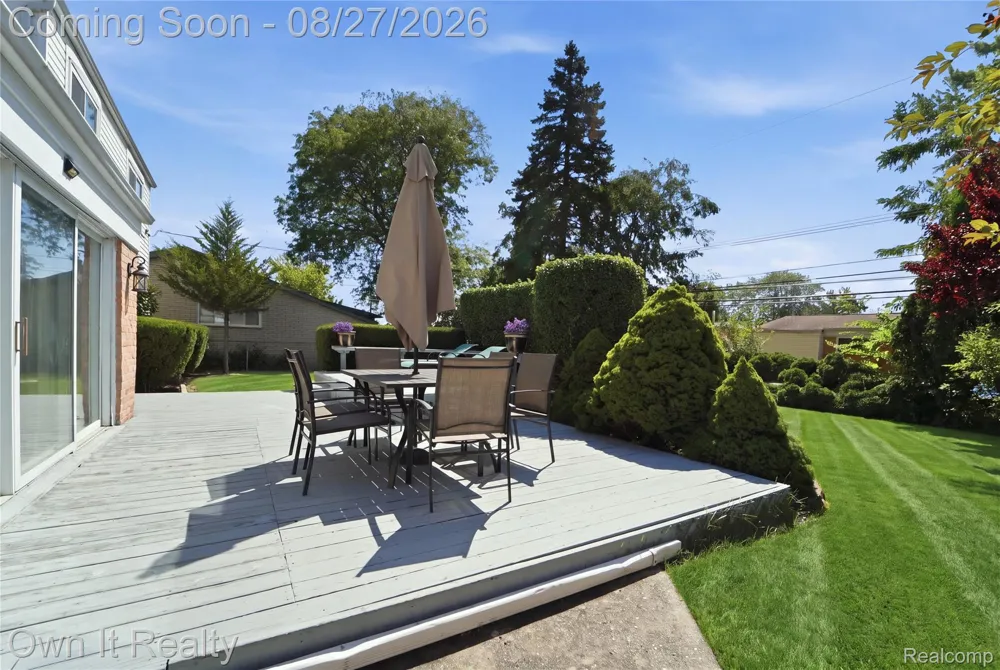 27025 Havelock Drive Dearborn Heights City, MI 48127