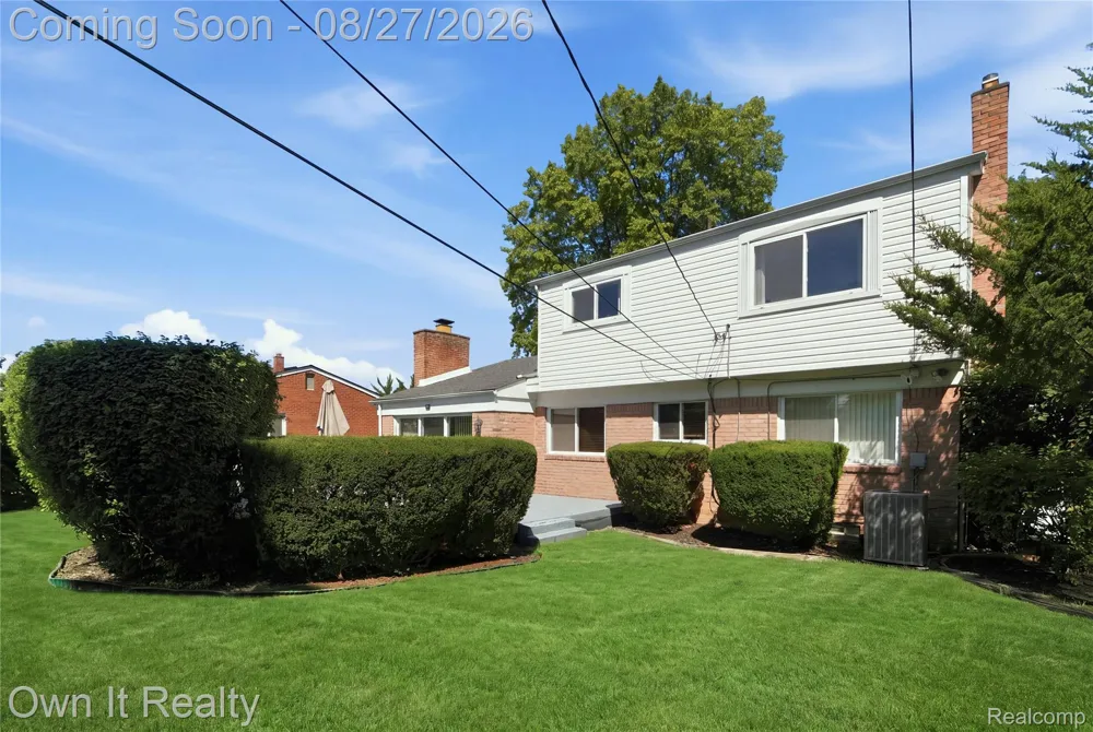 27025 Havelock Drive Dearborn Heights City, MI 48127
