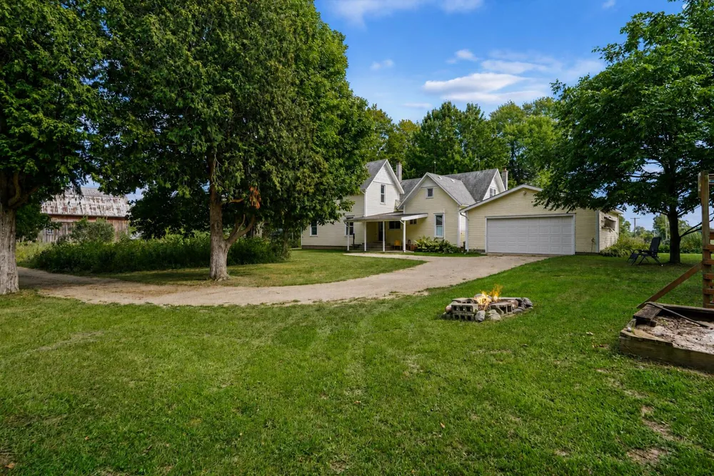 4394 S Lake Road Montcalm Township, MI 48838