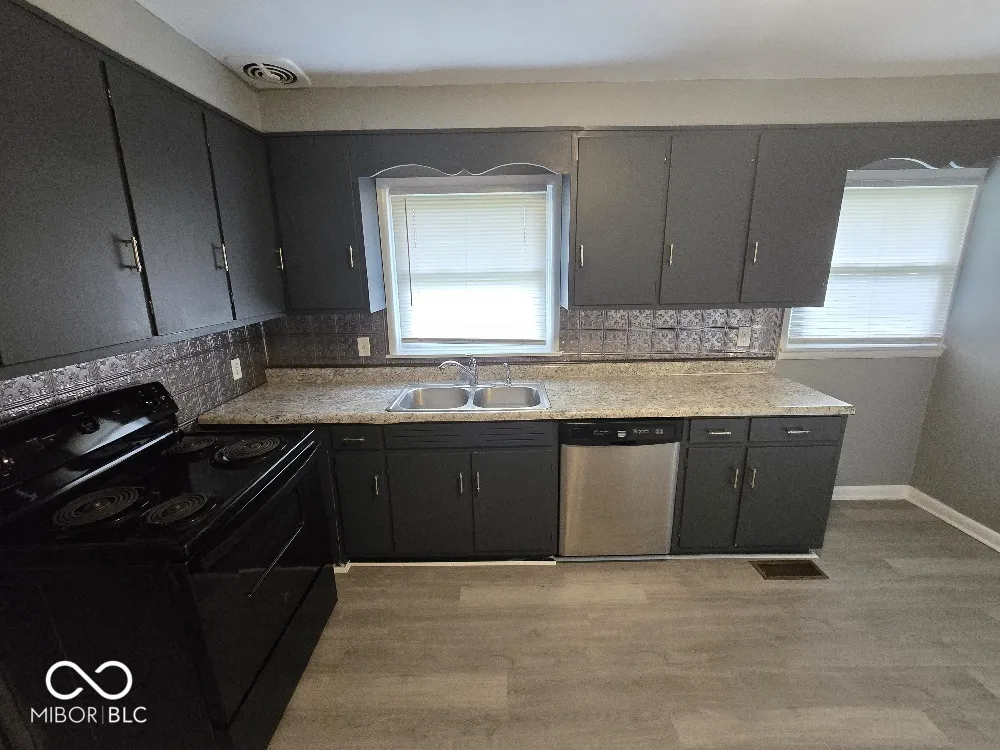 203 W Walnut Street Farmland, IN 47340