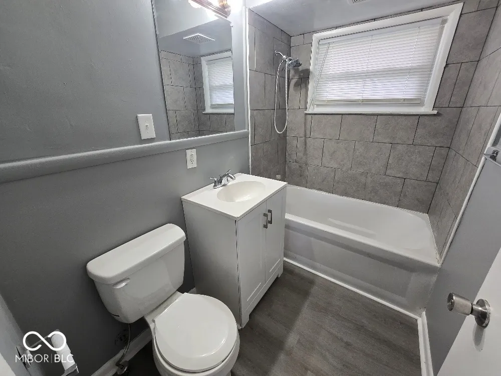 203 W Walnut Street Farmland, IN 47340