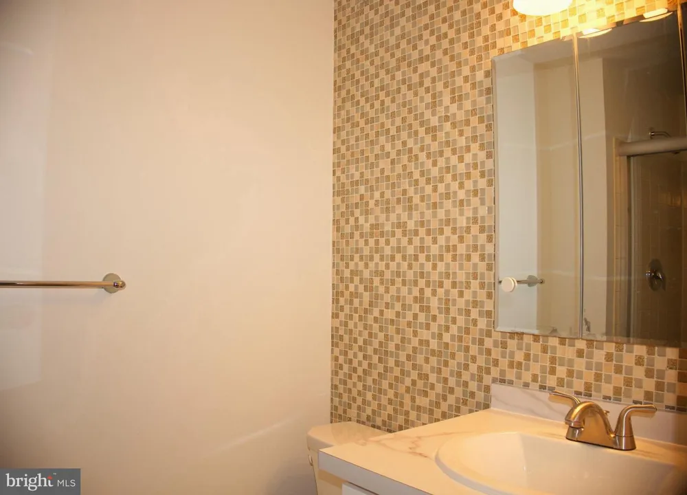 33 SEQUOIA COURT Marlton, NJ 08053