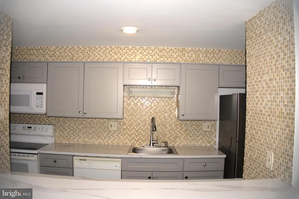 33 SEQUOIA COURT Marlton, NJ 08053