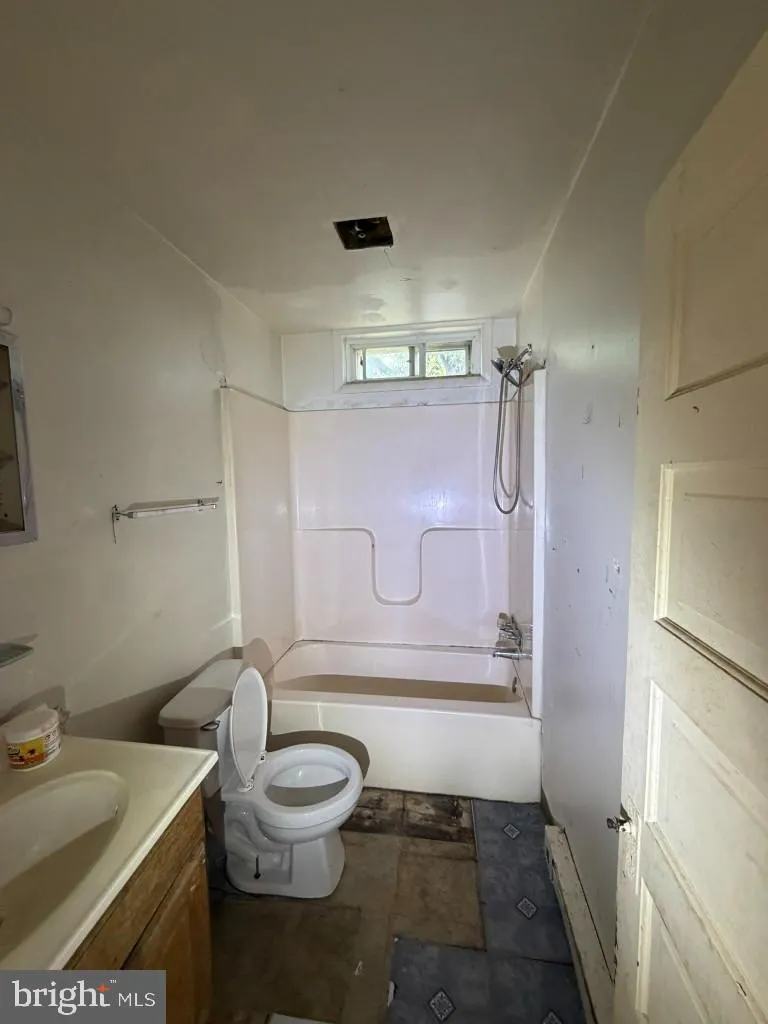2704 HAMILTON AVENUE Baltimore, MD 21214