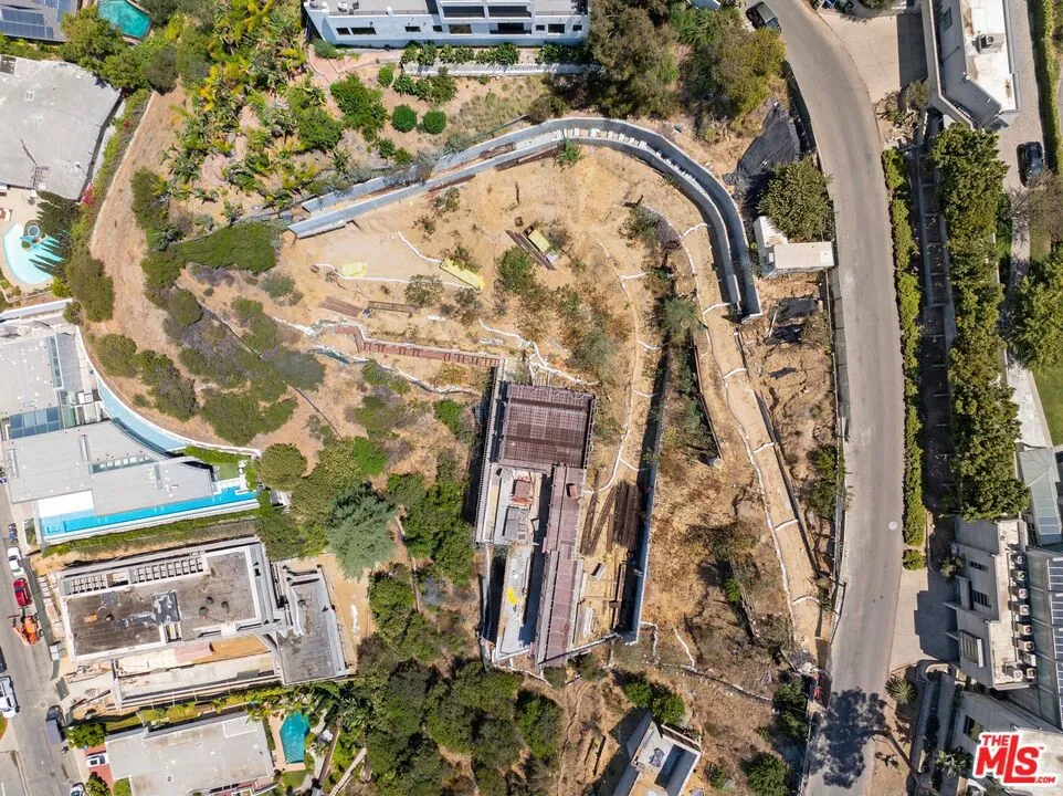 2275 Sunset Plaza Los Angeles, CA 90069