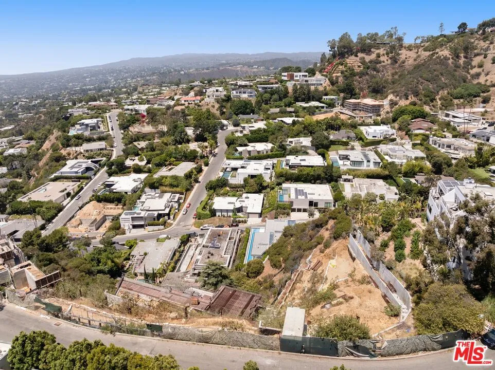 2275 Sunset Plaza Los Angeles, CA 90069