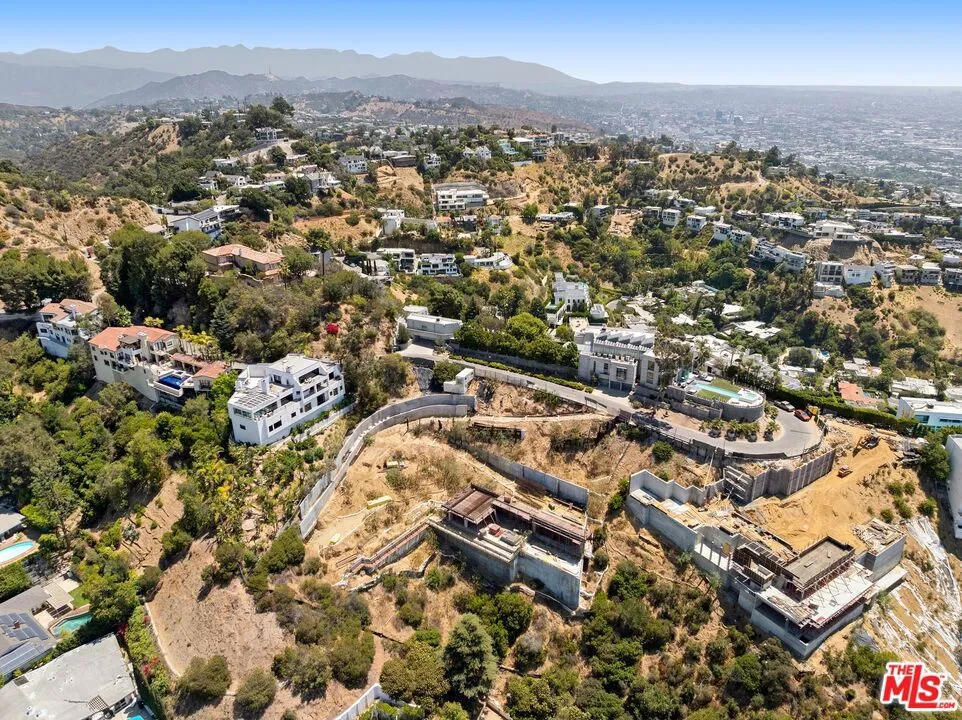2275 Sunset Plaza Los Angeles, CA 90069