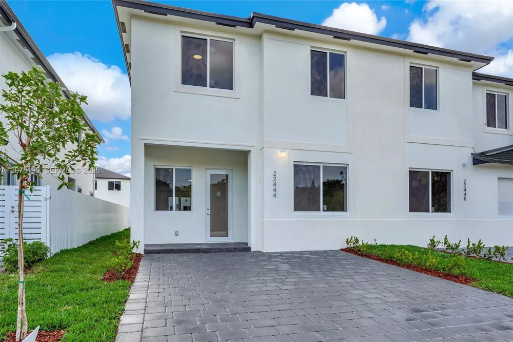 22555 SW 125th Ave Miami, FL 33170