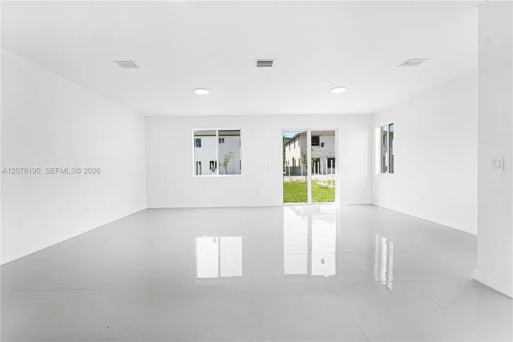 22555 SW 125th Ave Miami, FL 33170
