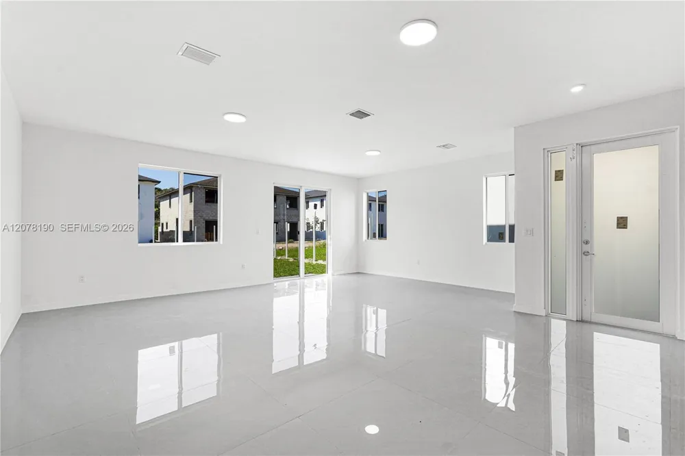 22555 SW 125th Ave Miami, FL 33170