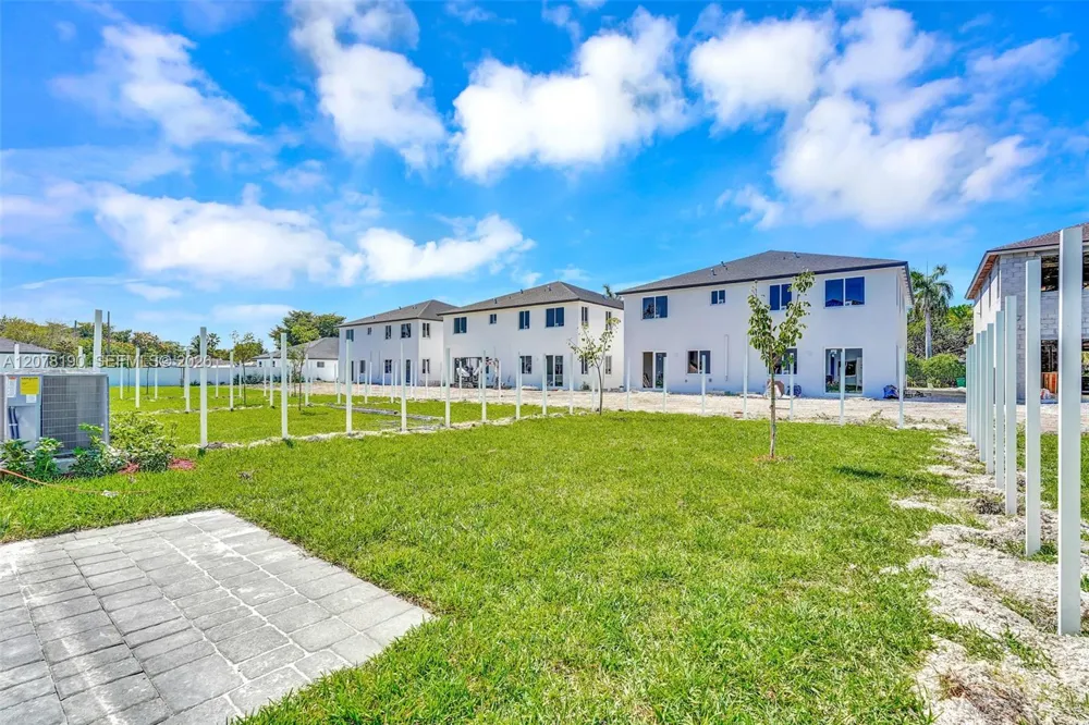 22555 SW 125th Ave Miami, FL 33170