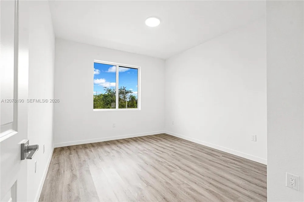 22555 SW 125th Ave Miami, FL 33170
