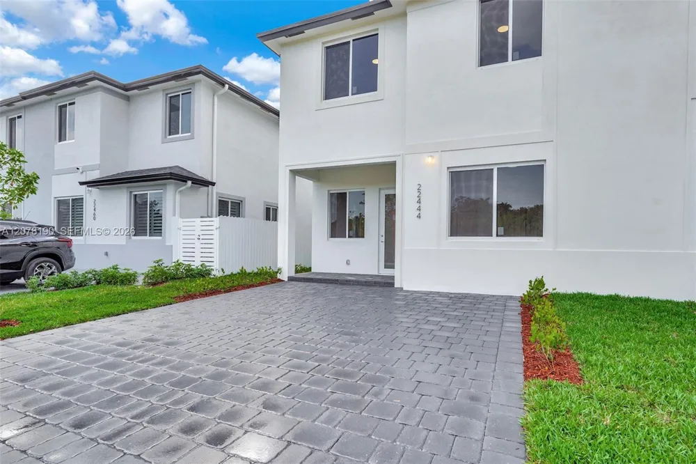 22555 SW 125th Ave Miami, FL 33170