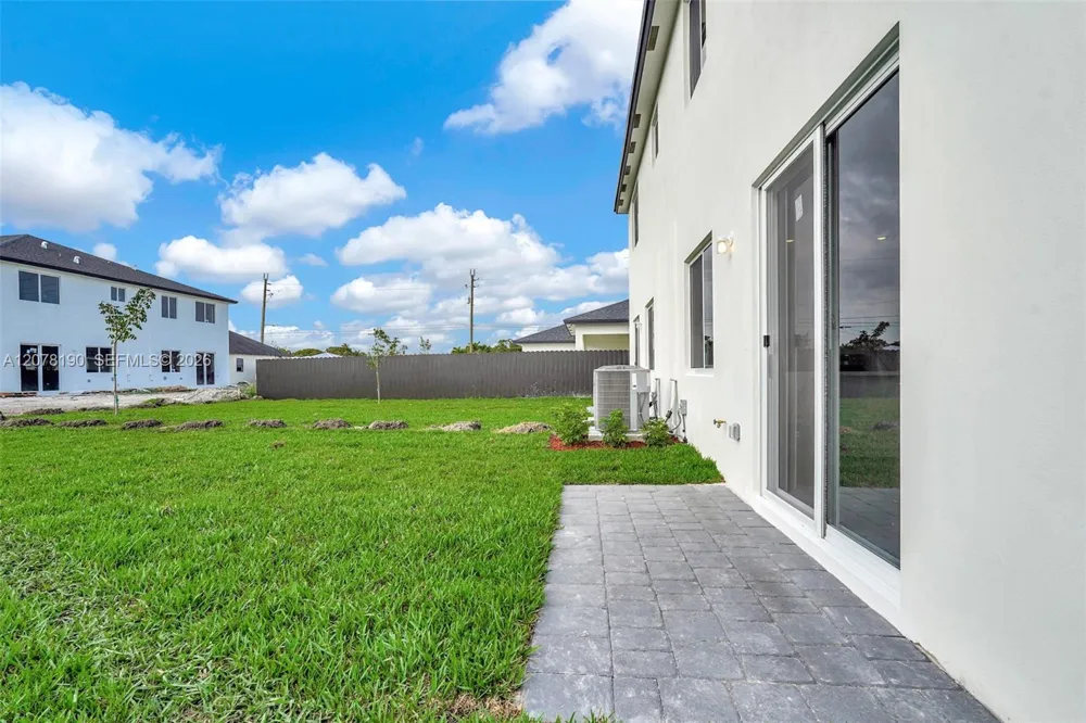 22555 SW 125th Ave Miami, FL 33170