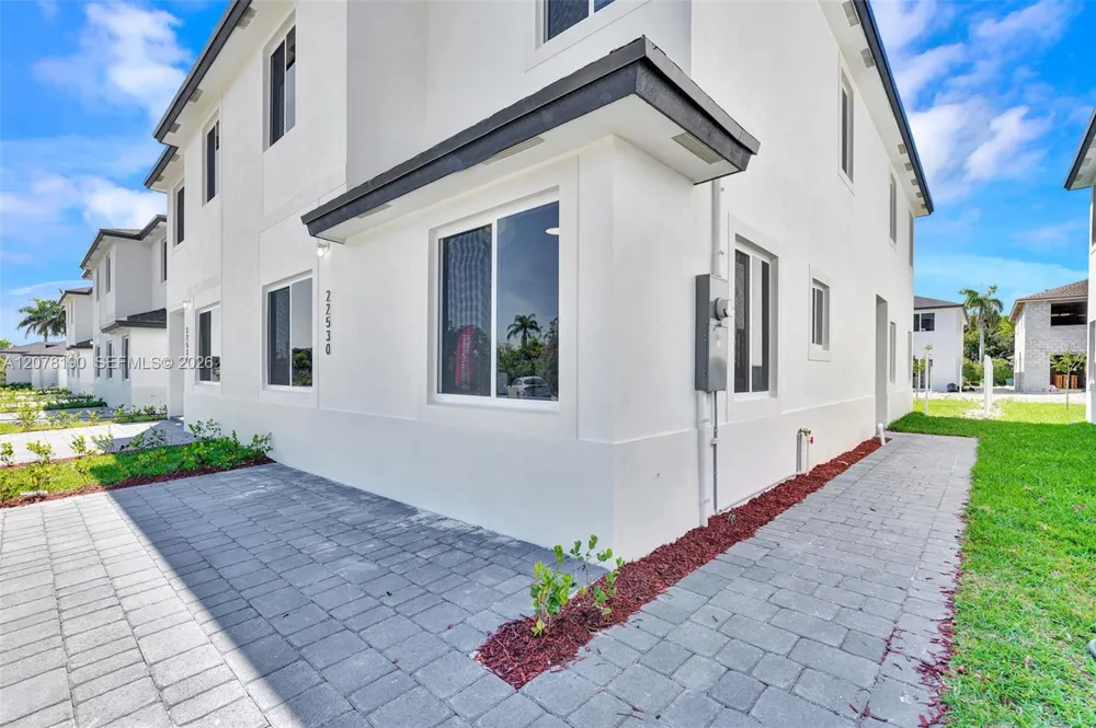 22555 SW 125th Ave Miami, FL 33170