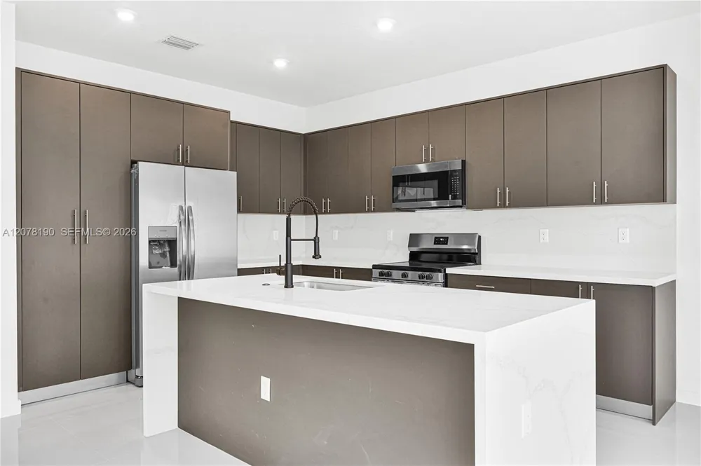 22555 SW 125th Ave Miami, FL 33170