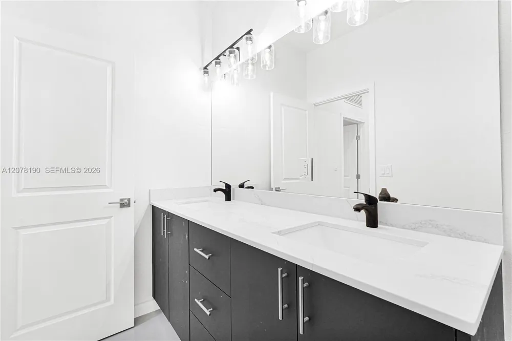 22555 SW 125th Ave Miami, FL 33170