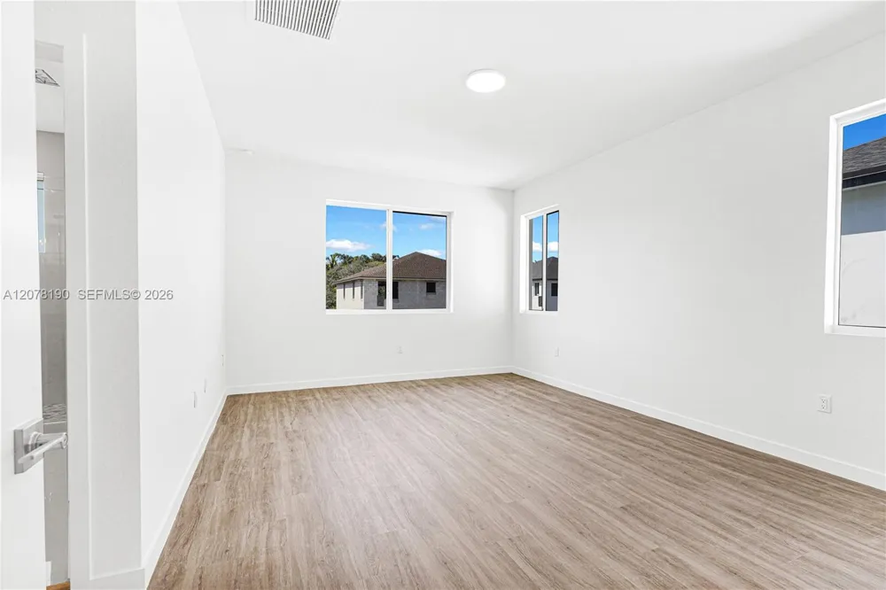 22555 SW 125th Ave Miami, FL 33170