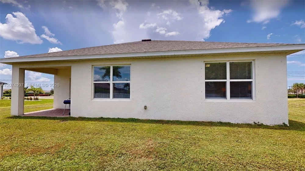 513 Nelson Rd N Cape Coral, FL 33993