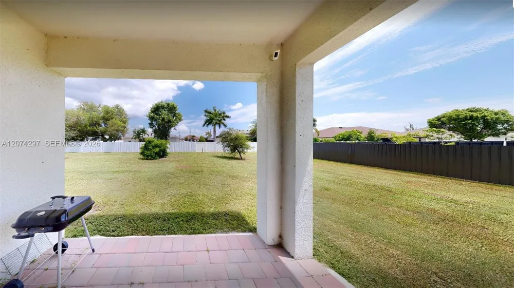 513 Nelson Rd N Cape Coral, FL 33993