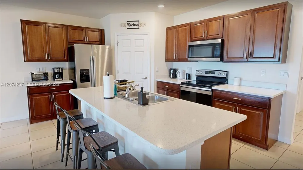 513 Nelson Rd N Cape Coral, FL 33993