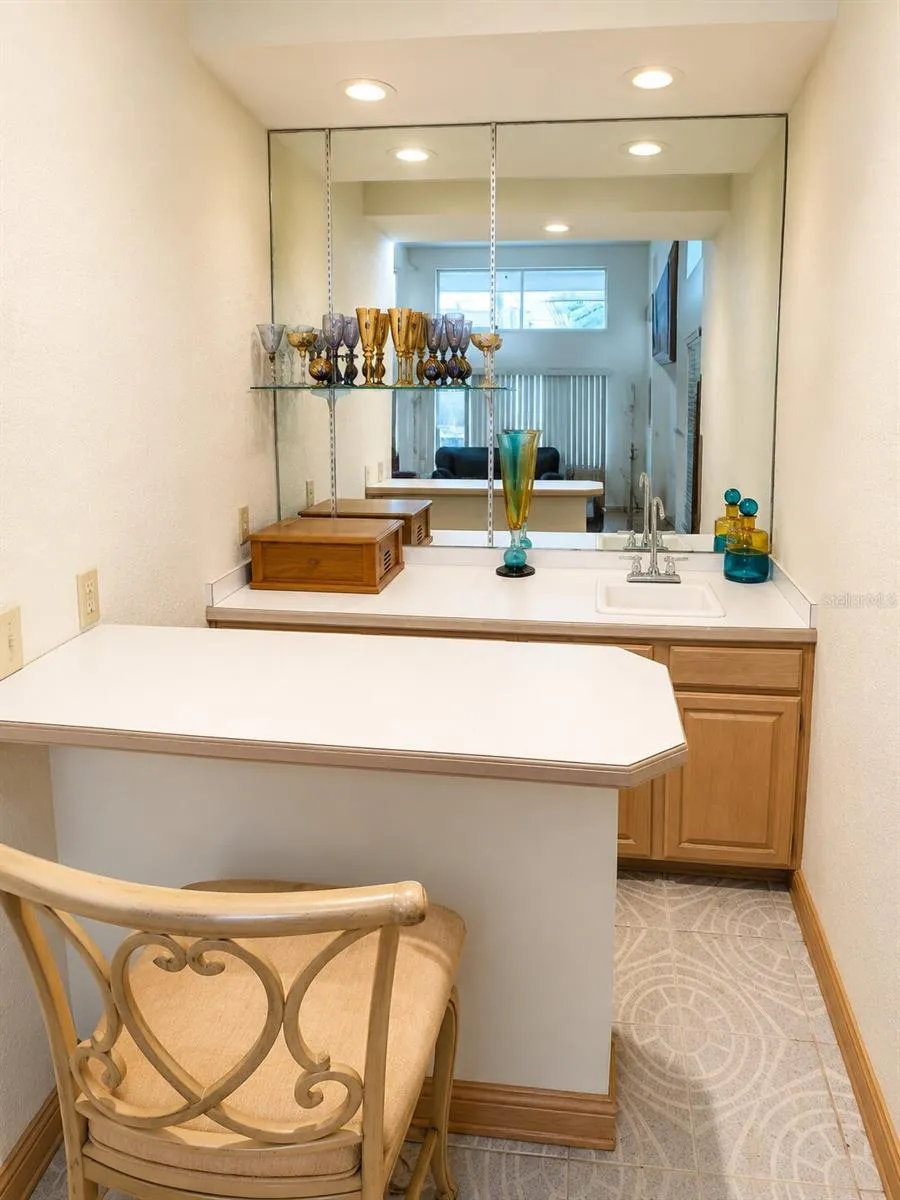 995 WEATHERSFIELD DRIVE Dunedin, FL 34698