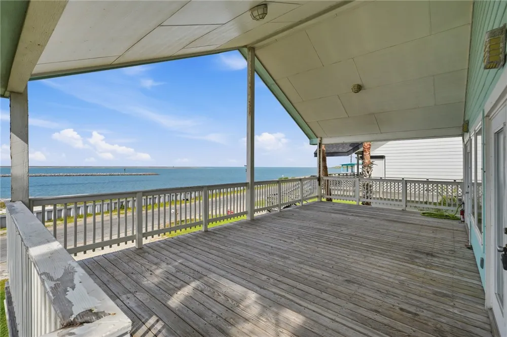 601 Bayshore Drive Ingleside, TX 78362